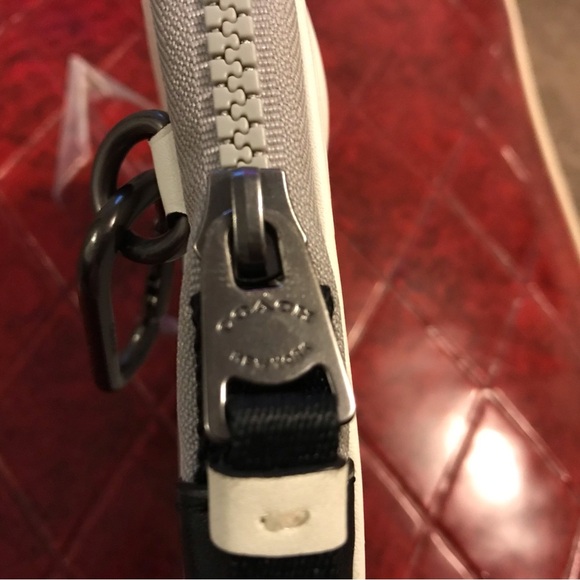 North/South Hybrid Pouch In Colorblock Signature Canvas With Coach Patch - Picture 2 of 9